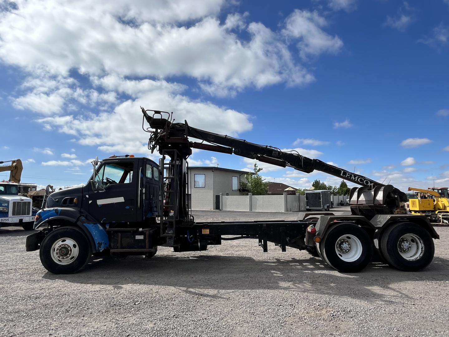 CAMION STERLING CON GRUA  LEMCO